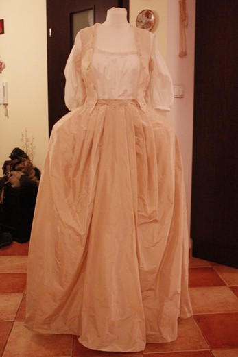 Suknia inspirowana strjami Madame de Pompadour