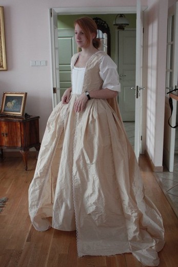 Suknia inspirowana strjami Madame de Pompadour