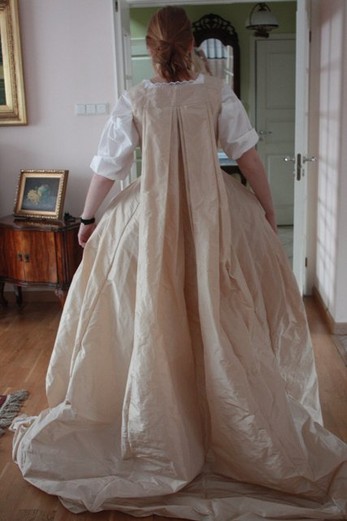 Suknia inspirowana strjami Madame de Pompadour